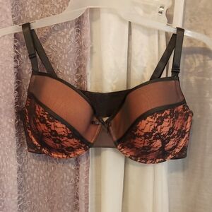 Woman's bra size 40B